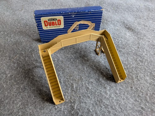 Hornby dublo footbridge - hornby, d1