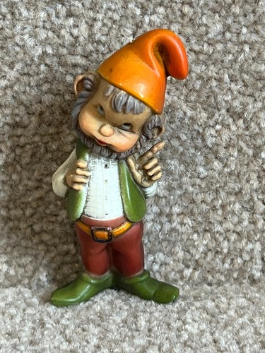 Gnome dwarf pixie elf - gnome,