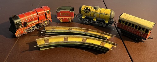 Chad valley clockwork train - chad,