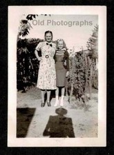 WOMAN/MOTHER DAUGHTER/KID