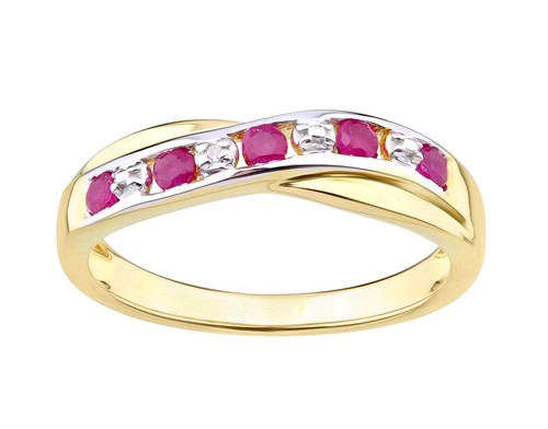 9ct yellow gold - gold, ruby