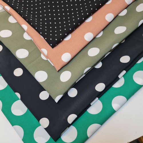 Polka dot hearts crepe - dot,