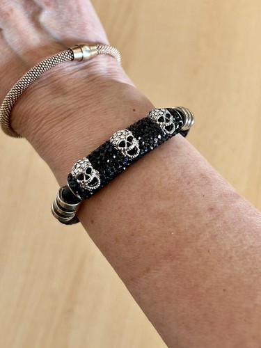 Butler wilson skull - wilson, bracelet