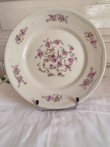 Plate with floral decoration