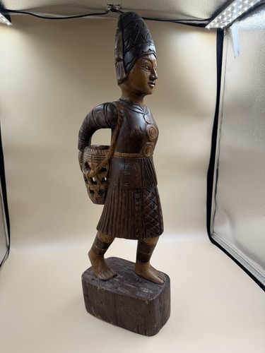 Stunning vintage wooden hand - stunning,