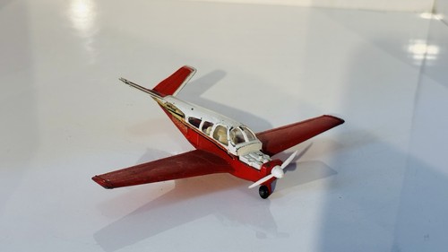 Dinky toys 710 beechcraft - dinky,