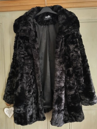 Women black faux fur - women's, long