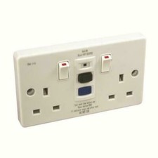 DOUBLE WHITE 2 GANG RCD 30Ma SWITCHED SAFETY SOCKET 13AMP LATCHING PASSIVE
