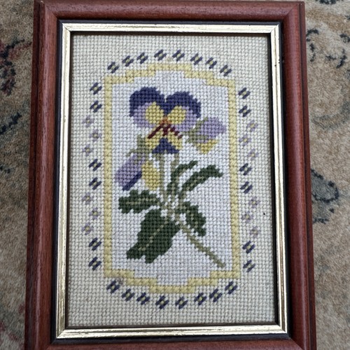Tapestry pansy frame wall - pansy, in