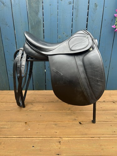 Stubben dressage saddle - dressage, 17”