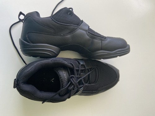 Capezio black canvas - black,