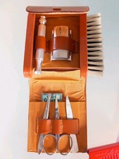Vintage 1960s Mens Vanity Shaving & Manicure Set In Tan Leather Case.Makers Logo