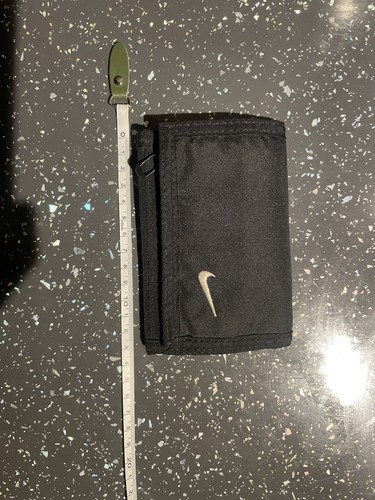 Nike basic black - black, tri-fold