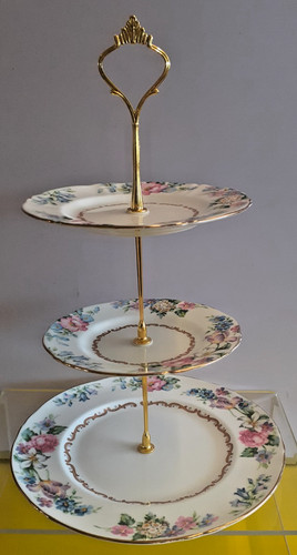 Beautiful tier fine crown - 3-tier,