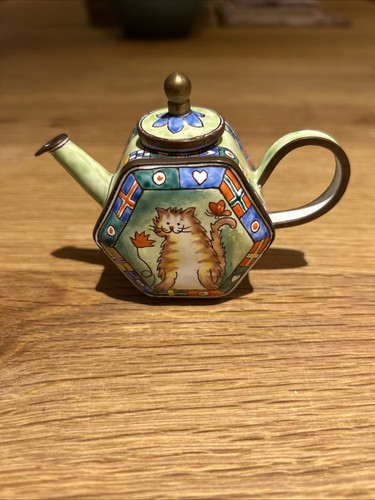 Trade aid tea pot - +, cat