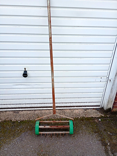 Manual metal spike lawn - metal,