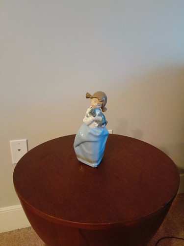 Nao lladro porcelain girl - by,