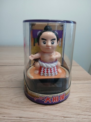 Solar powered sumo wrestler - solar,