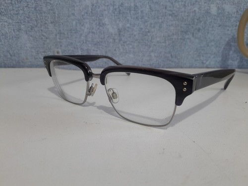 Red dead specsavers - red,