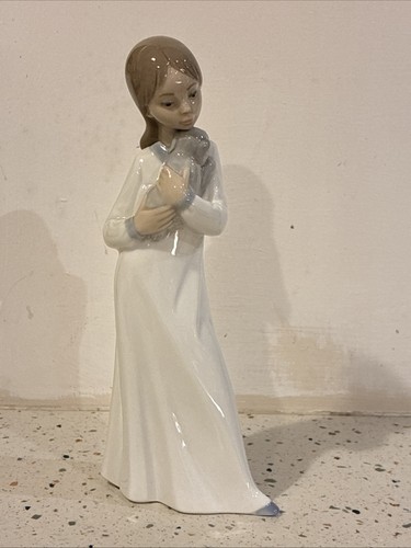 Lladro figurine girl - figurine,