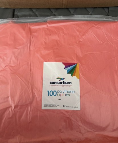 100 disposable aprons red - 100,