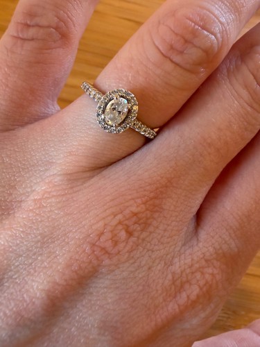 Platinum diamond oval - platinum, halo