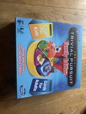 Trivial Pursuit Family Edition Board Game by Hasbro 2014 2 Packs Cards SEALED GC