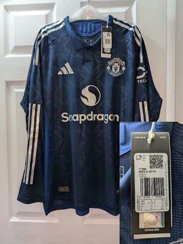 Bnwt player issue manchester - issue,