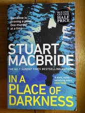 In a Place of Darkness by Stuart Macbride (Paperback)