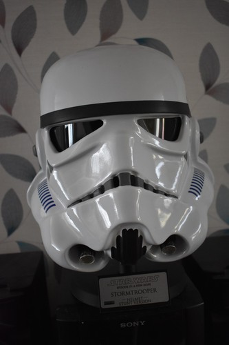 Star wars stormtrooper helmet - star,