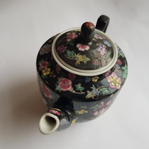 Chinese tea pot famille - chinese,