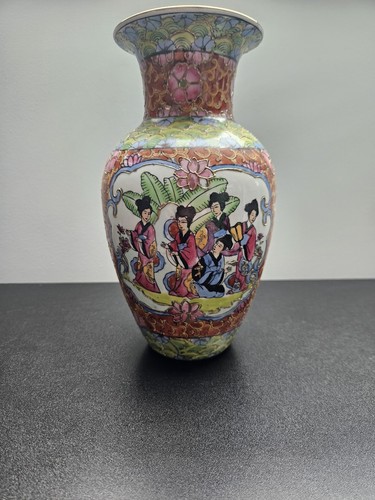 Oriental porcelain vase - 10",