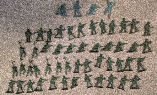 Vintage plastic toy soldiers - toy,
