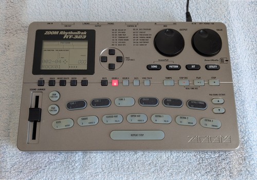 Zoom rhythmtrak 323 - zoom, rt-323
