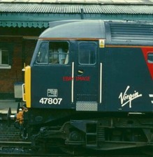 PHOTO  CLASS 47 LOCO NO 47807 PRIDE OF VIENNA CAB DETAIL 1698 EX BRIGHTON