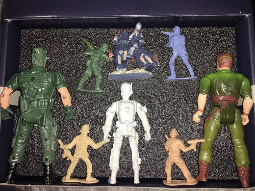 Small mixed lot military - small,