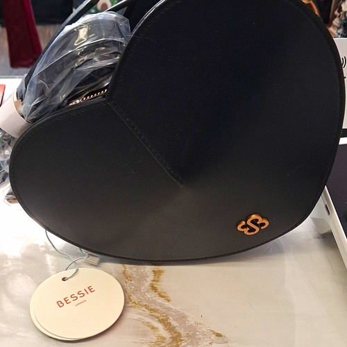 Bessie black heart crossbody - black,