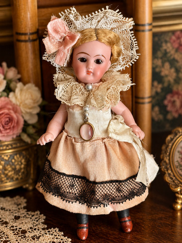 Antiques all bisque mignonette - antiques,