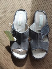 Trueform black flat sandal shoes size UK 6