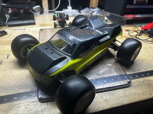 Tlr 22xt stadium truck - 1/10,