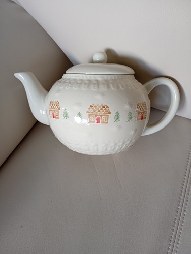 Tea pot - tea,