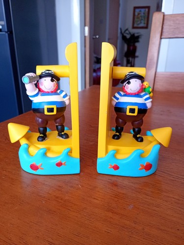 Pirate bookends damaged - m&s,