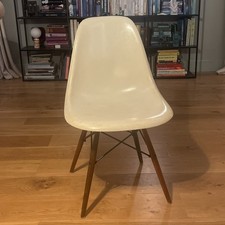 HERMAN MILLER EAMES DSW