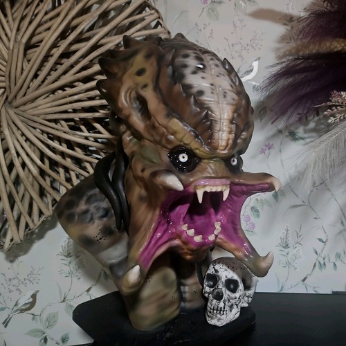 Life size predator bust prop - life,