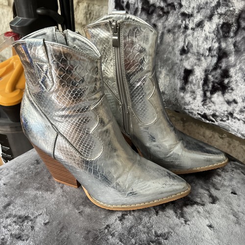 Women silver cowboy boots - silver,