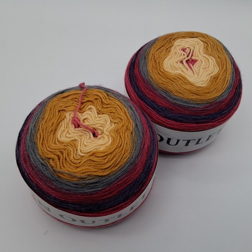 Bundle varigated knitting - of,