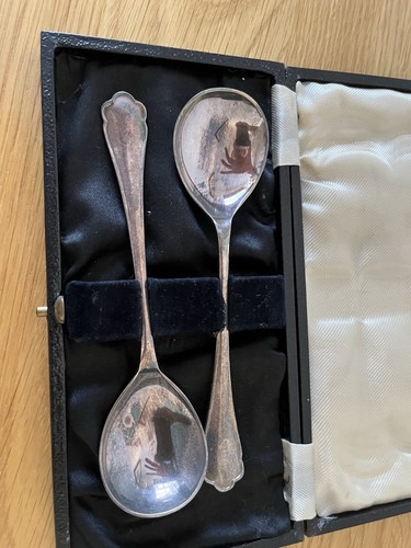Boxed set two spoons not - set,