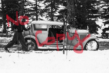 NEIGHBORING CAR IN THE SNOW
