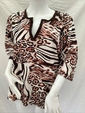 Women’s Medium V Neck 3/4 Sleeve Animal Print Top. Chest 46”