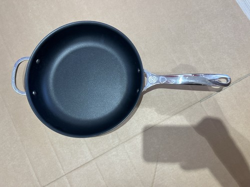 Creuset non stick - non, signature